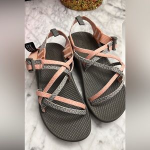 Girls chacos soze 4 LIKE NEW